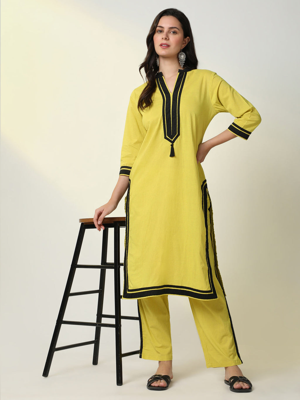 Women's Yellow Solid Straight Kurta Set