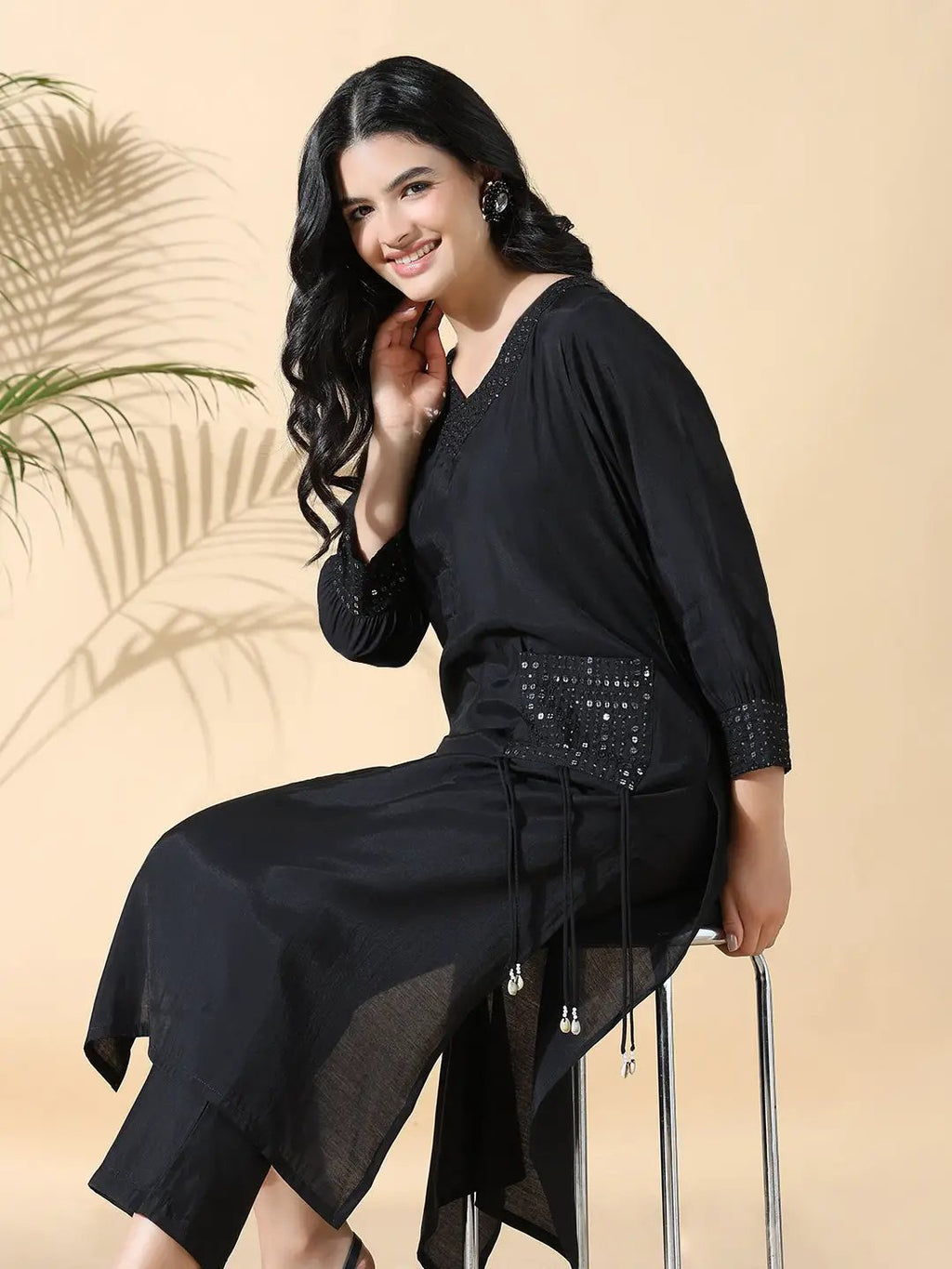 Women's Solid Straight Sequinned Black Kurta Set