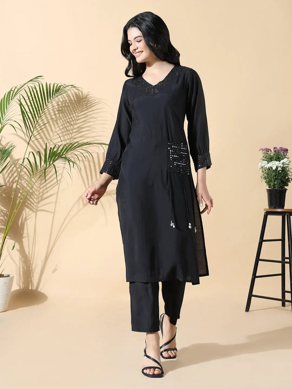 Women's Solid Straight Sequinned Black Kurta Set
