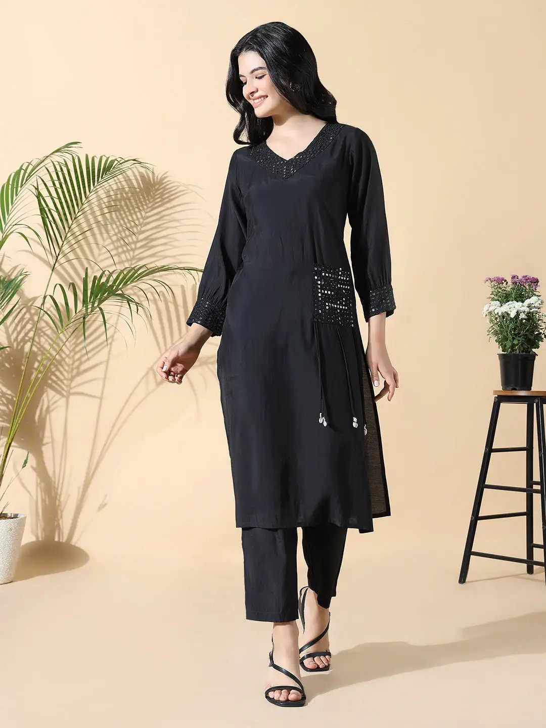 Women's Solid Straight Sequinned Black Kurta Set