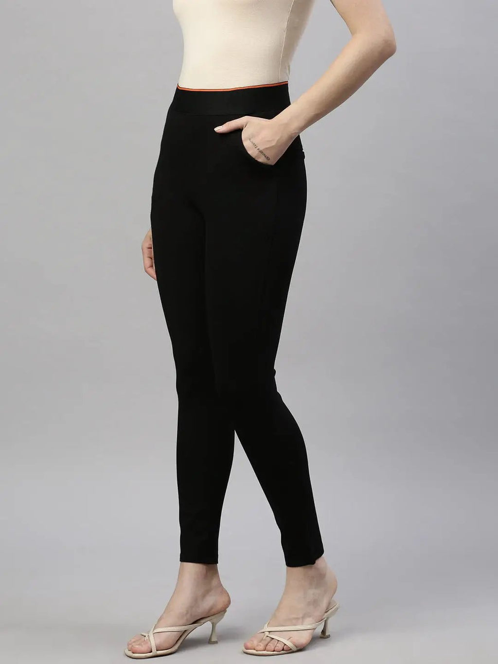 Women's Black Slim Fit Jeggings