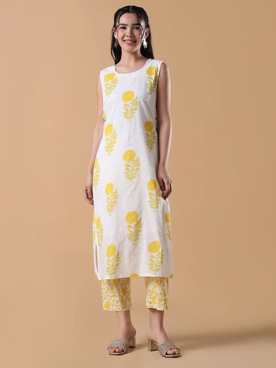 Women's Floral Straight White Sleeveless Kurta Set