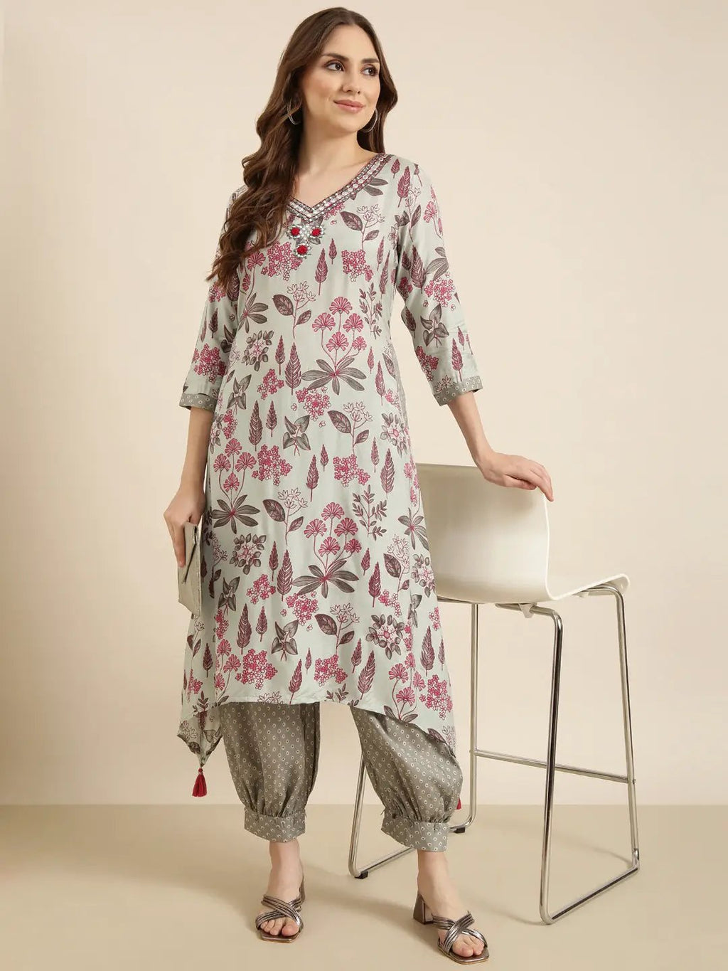 Women's A-Line Grey Floral Kurta Sets With Patiala