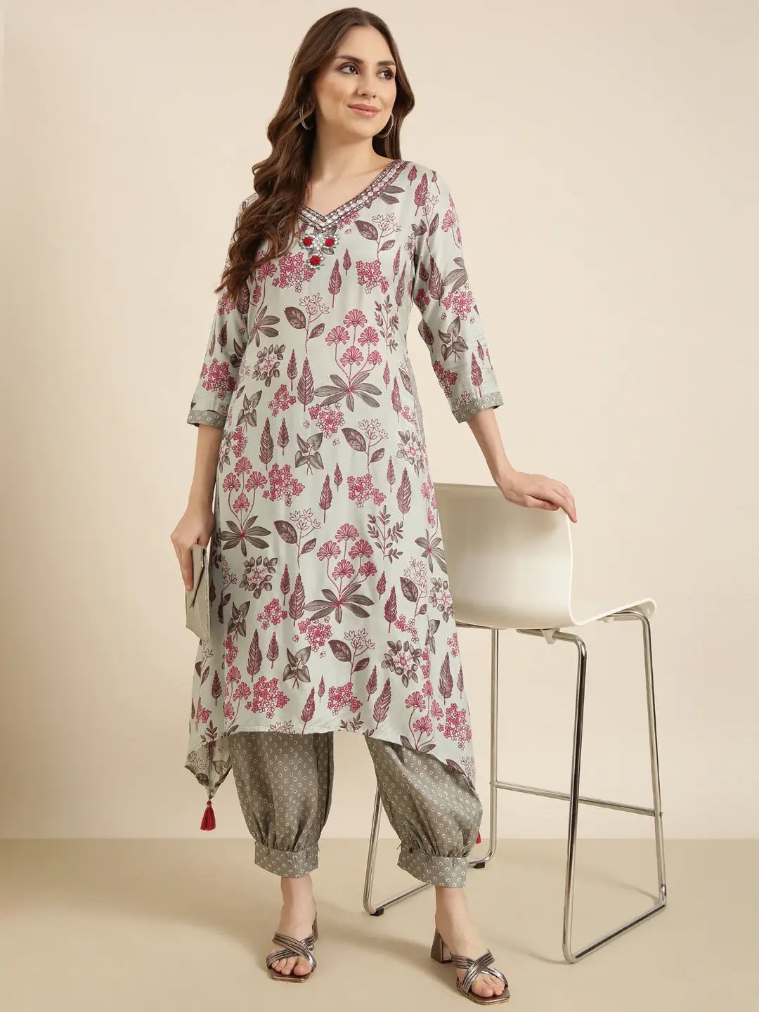 Women's A-Line Grey Floral Kurta Sets With Patiala