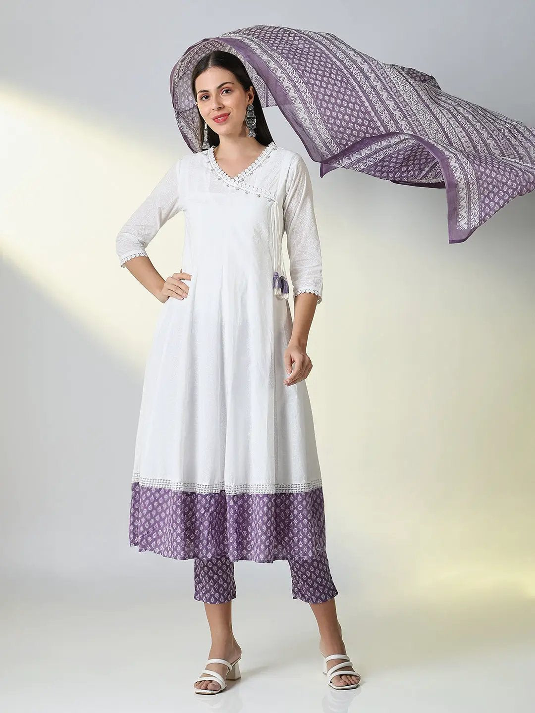 Women's White Graphic Kurta Set with Dupatta & Inner