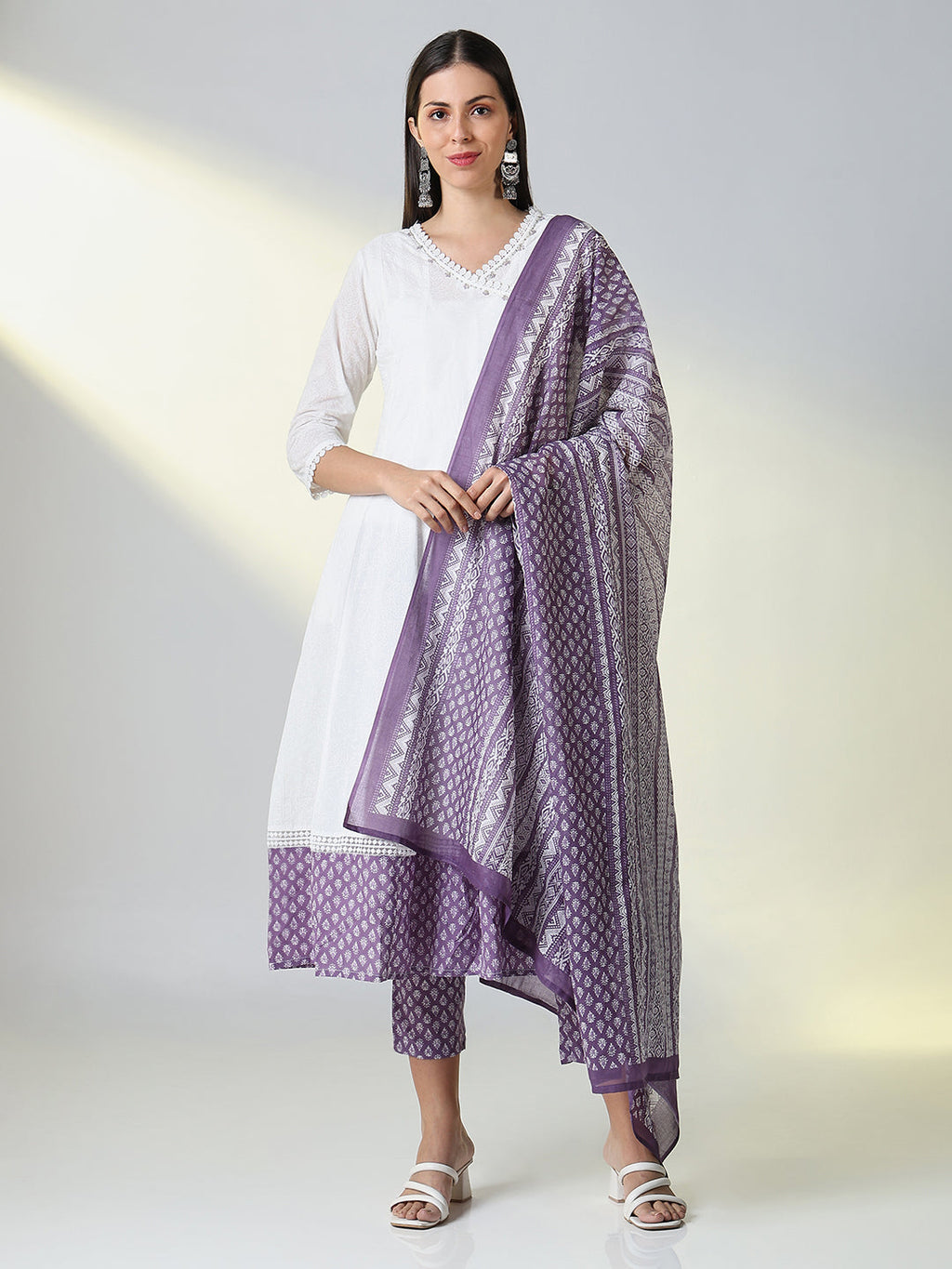 Women's White Graphic Kurta Set with Dupatta & Inner