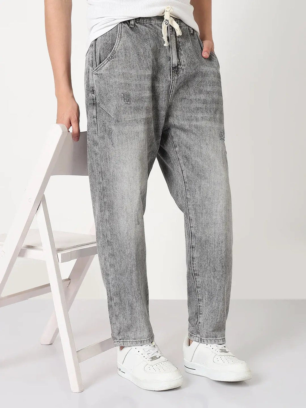 Men's Grey Washed Tapered Fit Jeans