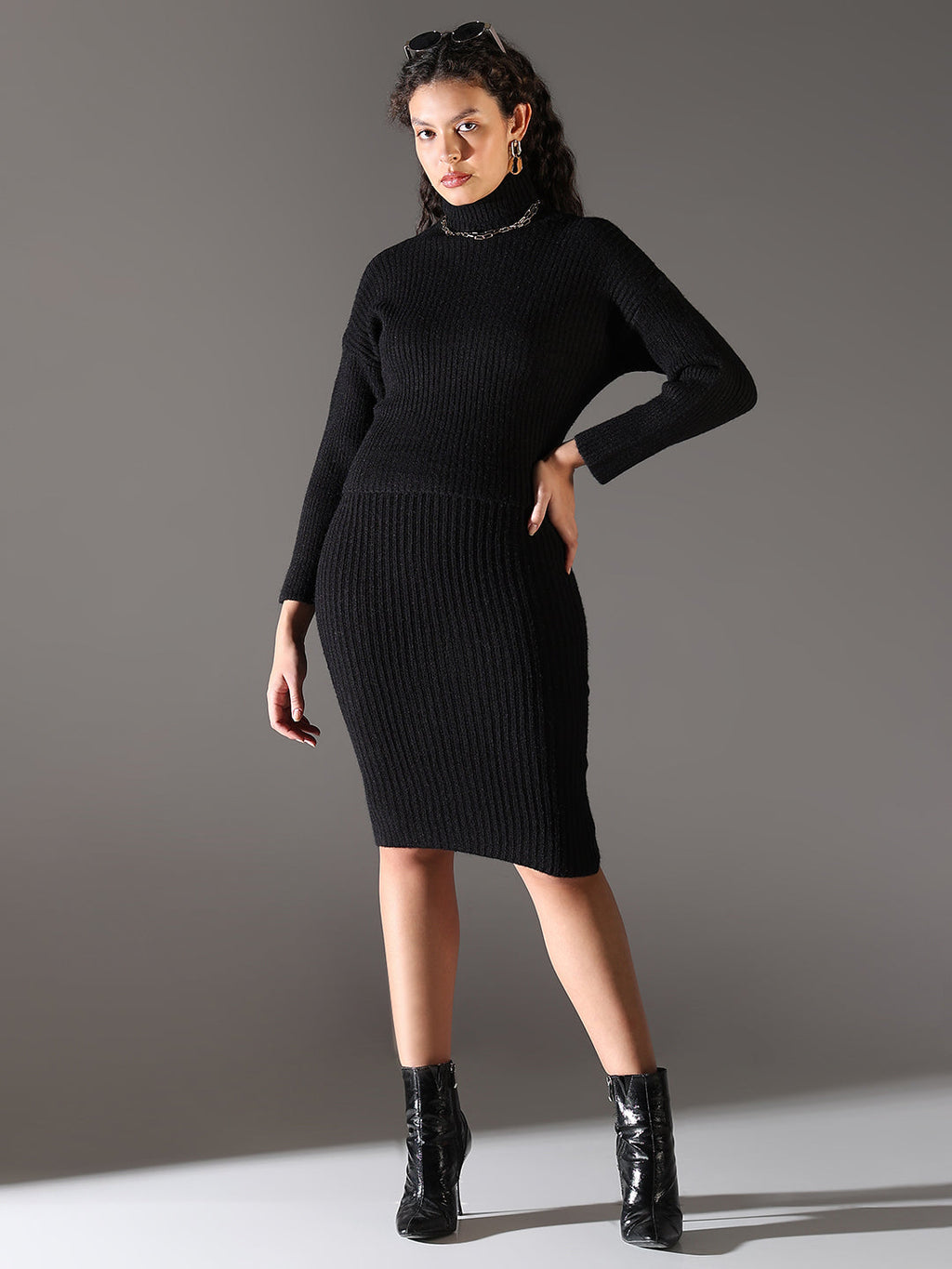 Women's Black Round Neck Bodycon Dress