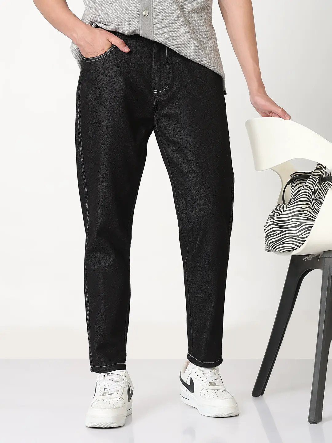 Men's Black Tapered Fit Jeans