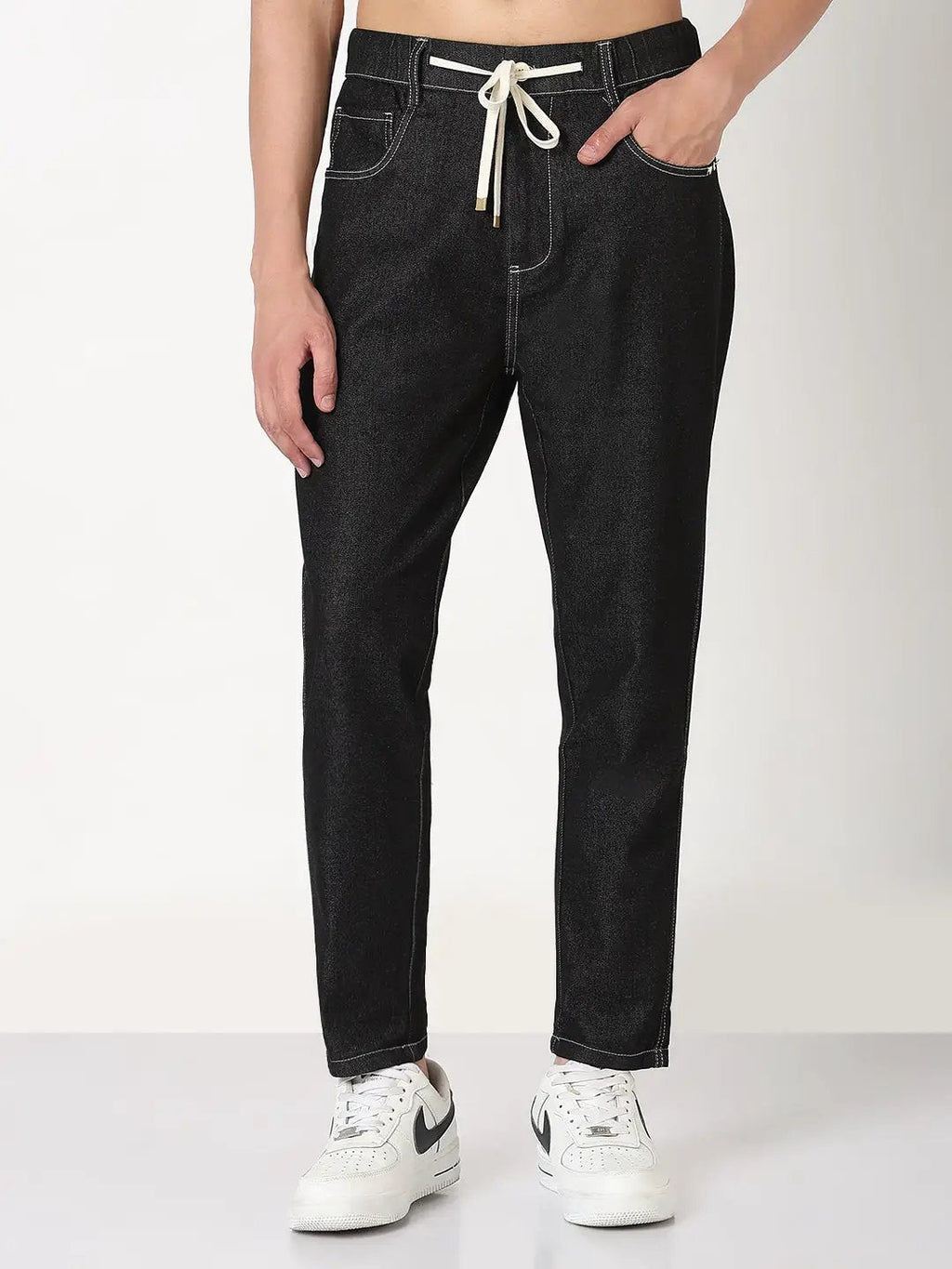 Men's Black Tapered Fit Jeans