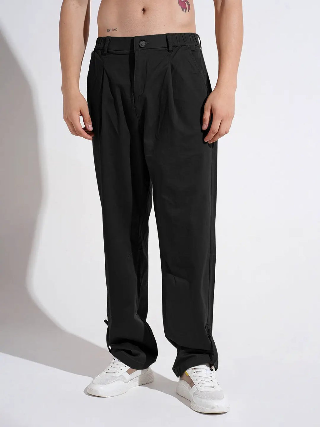 Men's Black Relaxed Fit Pleated Trousers