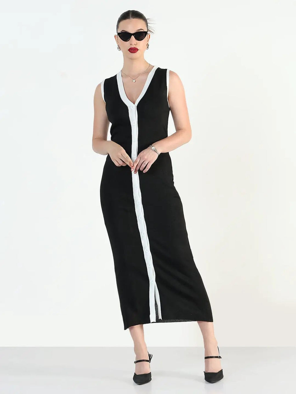 Women's Black V-Neck Sleeveless Bodycon Dresses