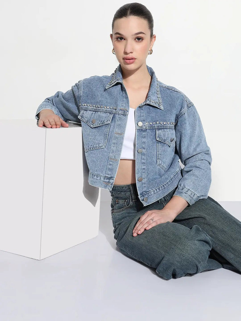 Women's Embellished Blue Spread Collar Relaxed Fit Denim Jacket