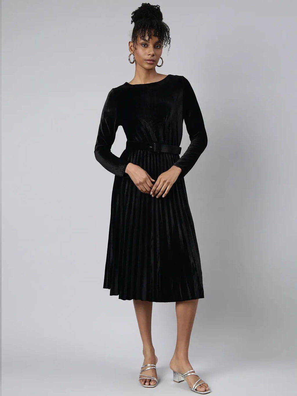 Women's Black Round Neck Long Sleeves Fit & Flare Midi Dress