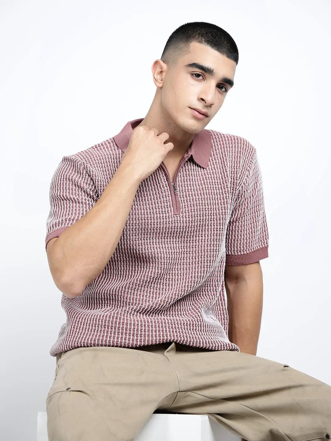 Men's Textured  Mauve Short Sleeves Polo Collar Regular Fit T-Shirt with Zip Details