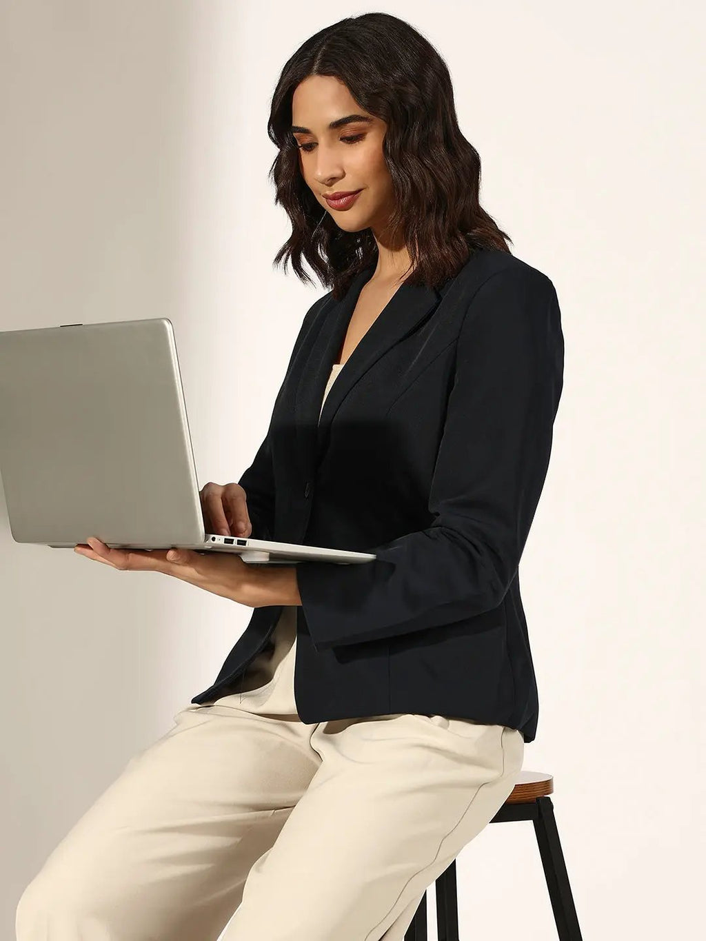 Women's Navy Blue Tailored Single-Breasted Blazer