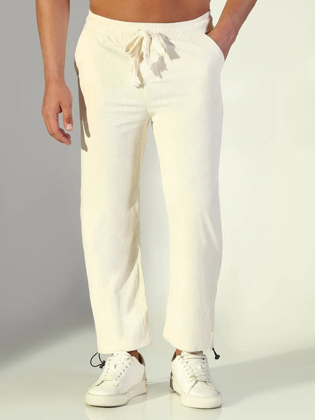 Men's Cream Solid Straight Fit Trousers