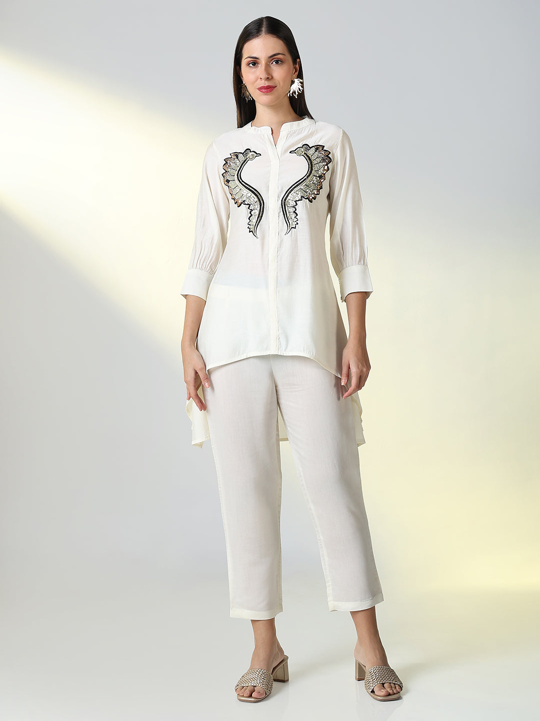 Women's Off White Embellished Kurta Sets