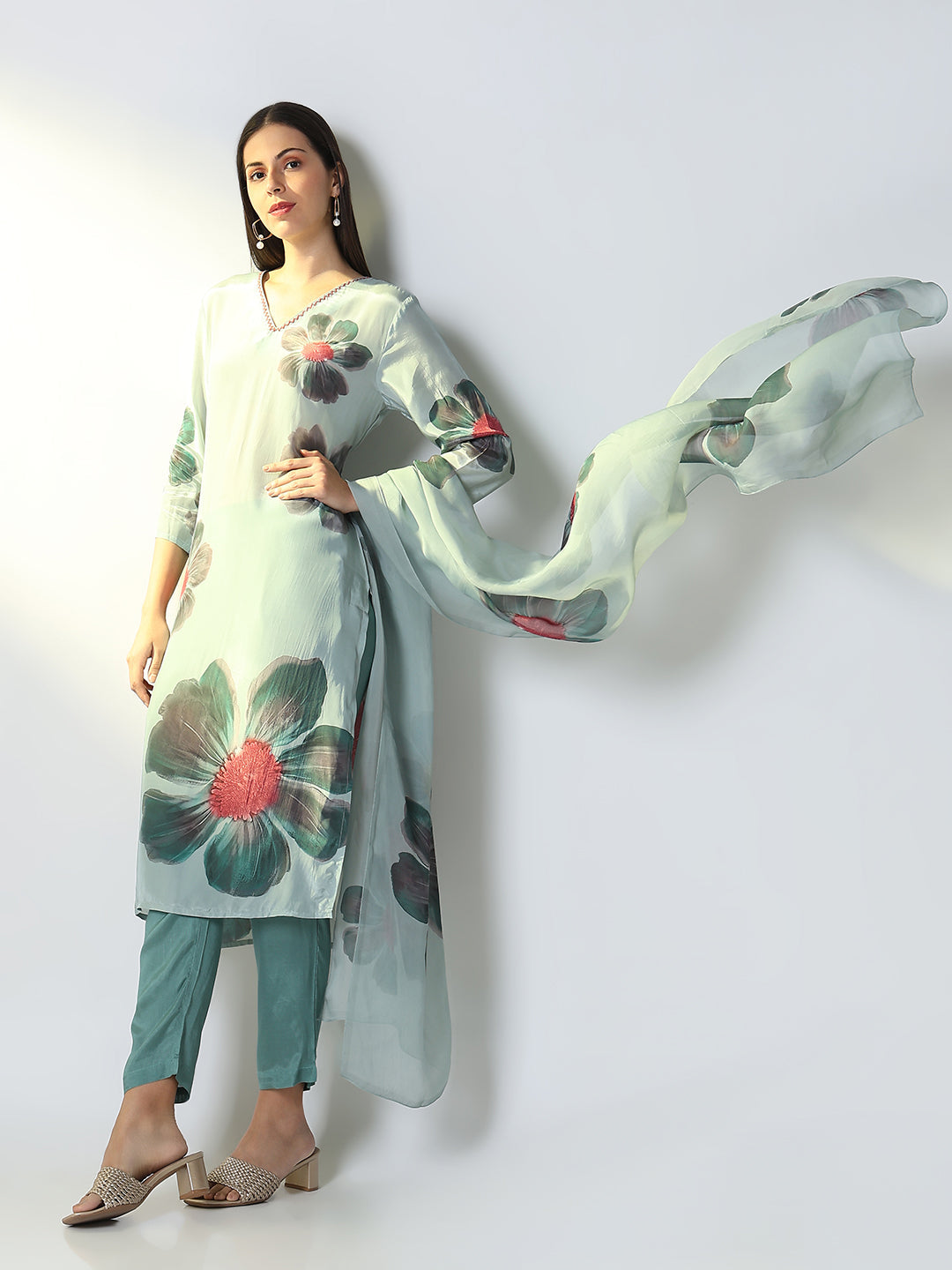 Women's Blue Floral Printed Straight Kurta Sets with Dupatta