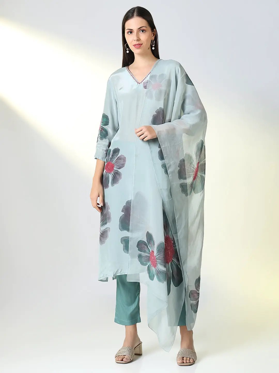 Women's Blue Floral Printed Straight Kurta Sets with Dupatta