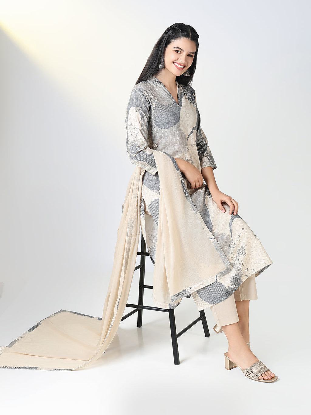 Women's Grey Floral Straight Kurta Set with Dupatta