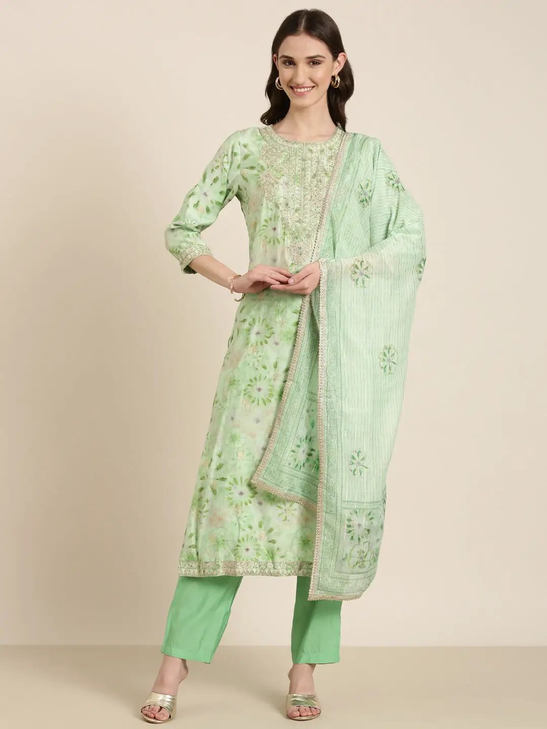 Women's Green Floral Printed Thread Work Detailed Straight Kurta Set With Dupatta