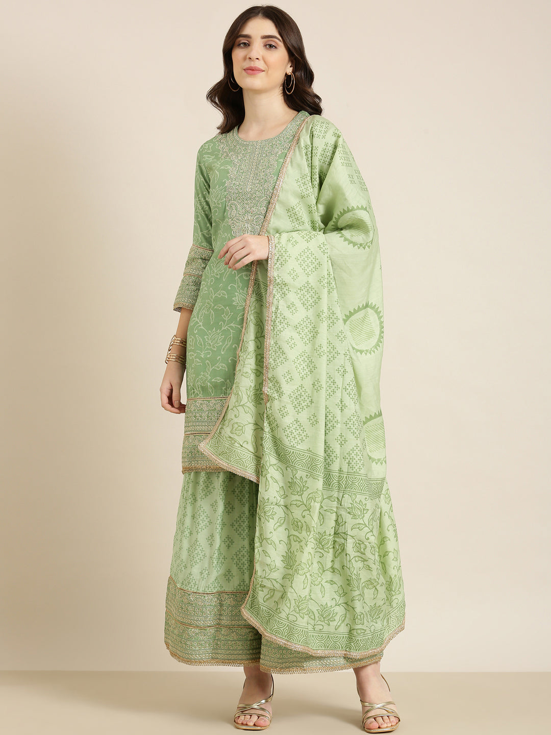 Women's Green Floral Printed Regular Thread Work Kurta Set With Dupatta