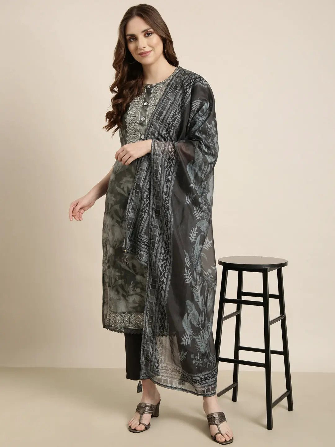 Women's Ethnic Straight Grey Floral Kurta Sets with Trousers & Dupatta