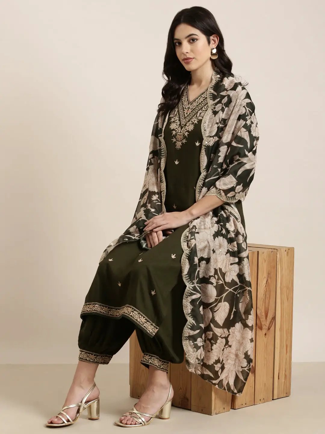 Women's Straight Green Solid Kurta Sets with Patiala & Dupatta