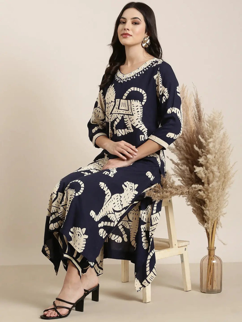 Women's Straight Navy Blue Ethnic Motifs Kurta Sets With Trousers