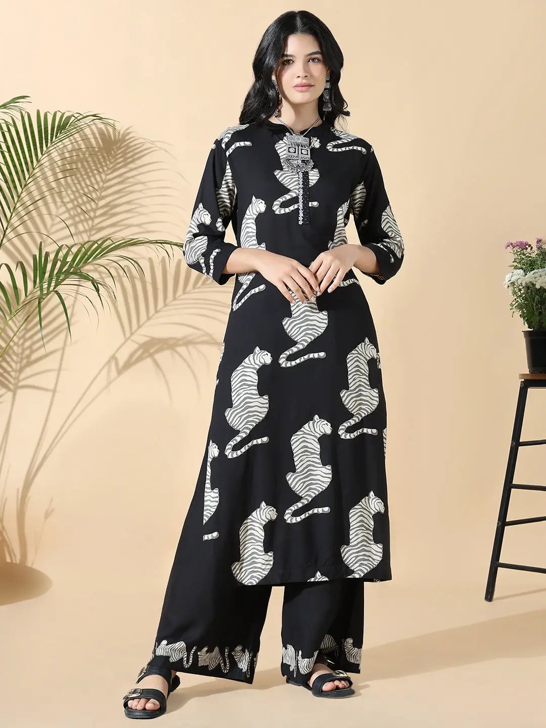 Women's Animal Print Straight Black Kurta with Palazzos