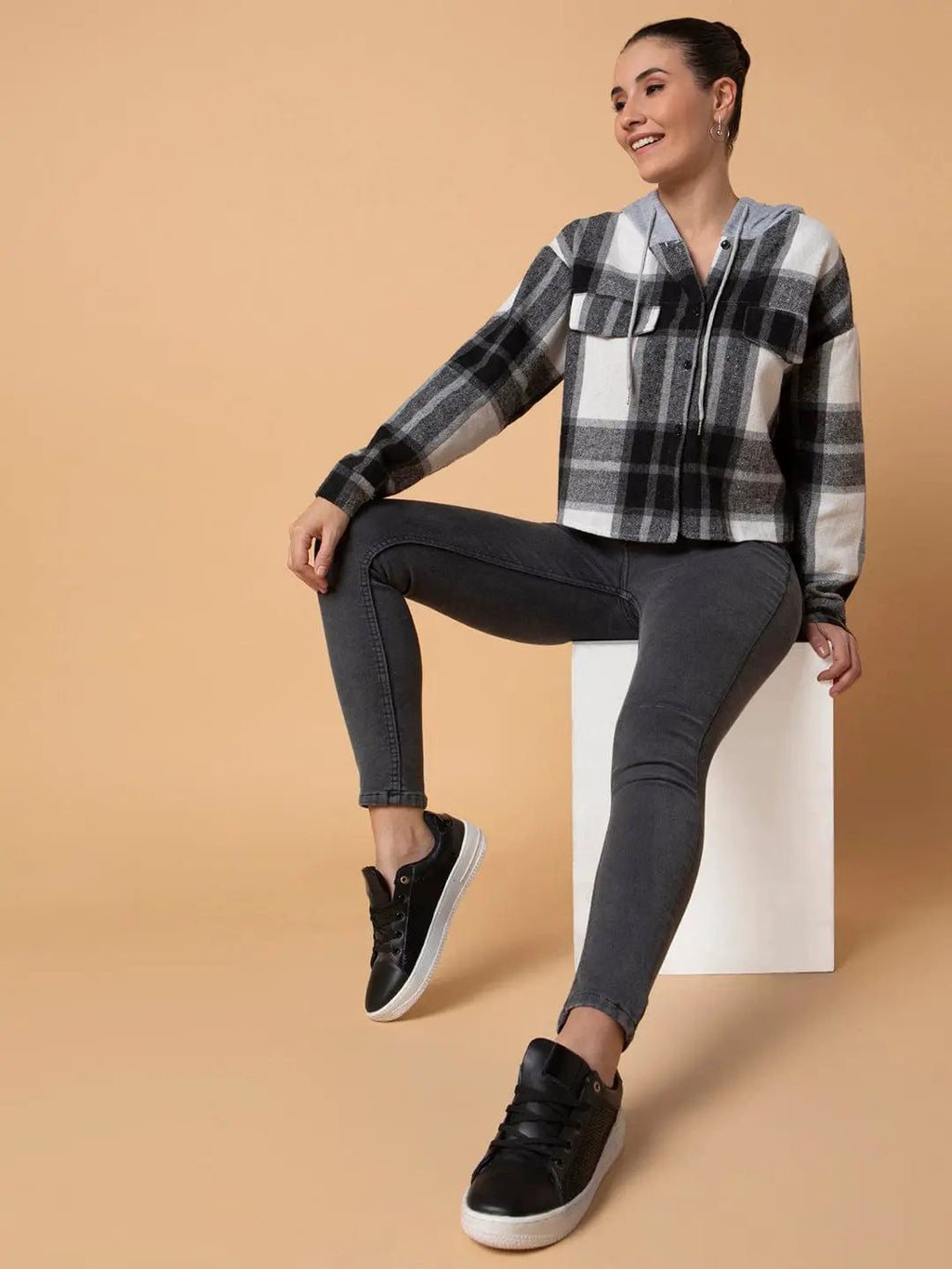 Women's Grey Straight Fit Mid-Rise Stretchable Jeans