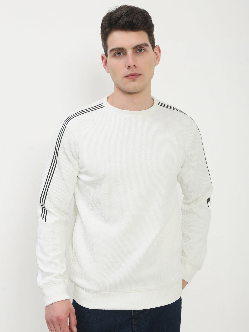 Men's White Solid Round Neck Pullover Sweatshirt