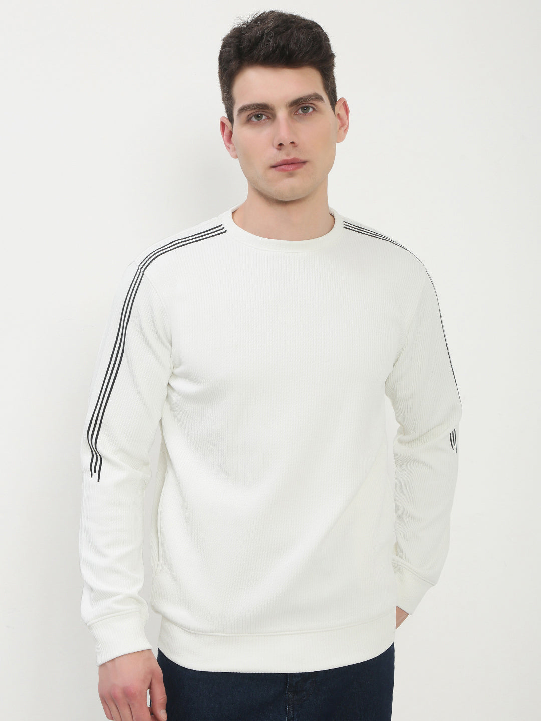 Men's White Solid Round Neck Pullover Sweatshirt
