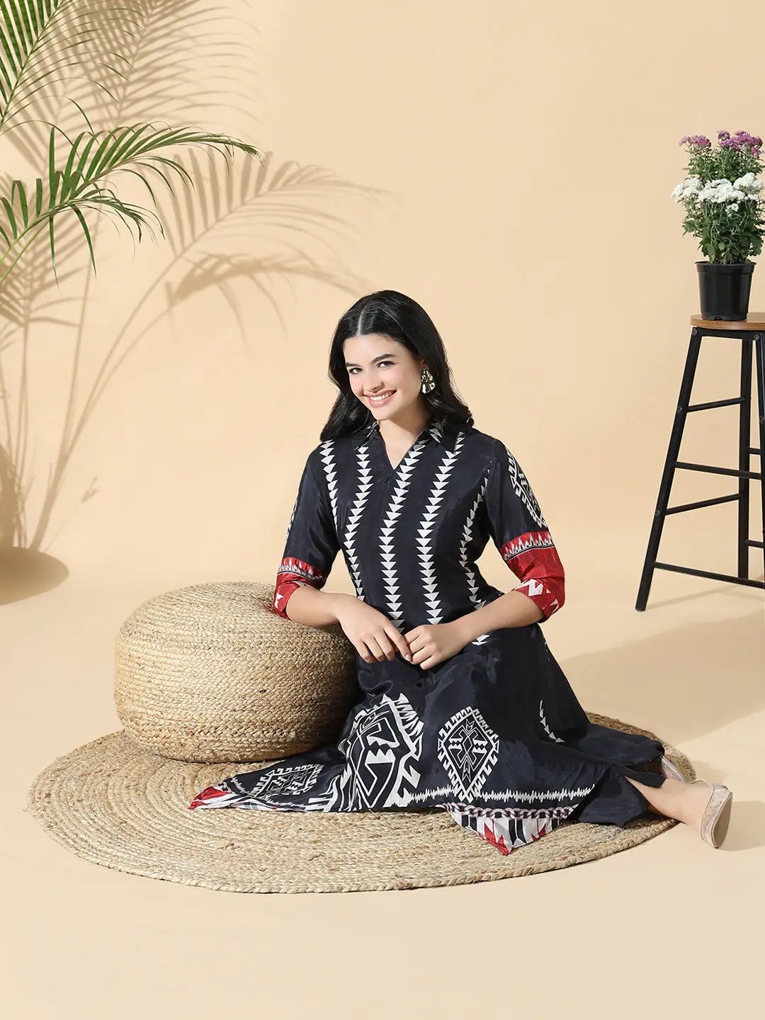 Women's Silk Geometric A-Line Black Kurta Set