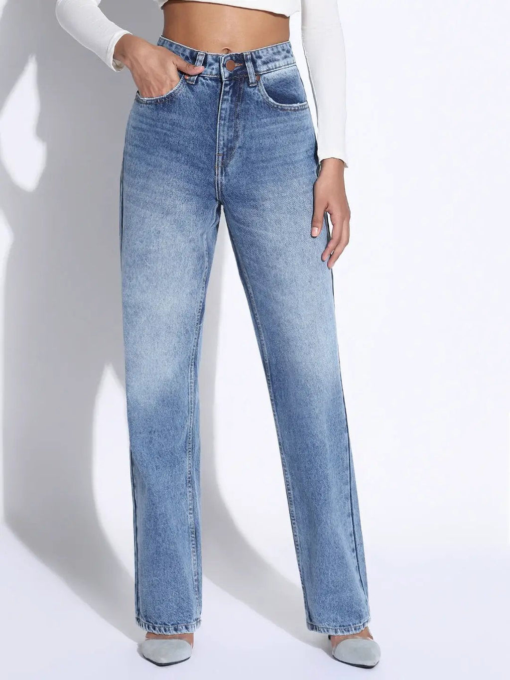 Women's Solid Light Blue Straight Fit Jeans