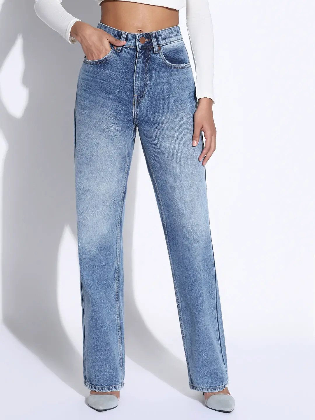 Women's Solid Light Blue Straight Fit Jeans