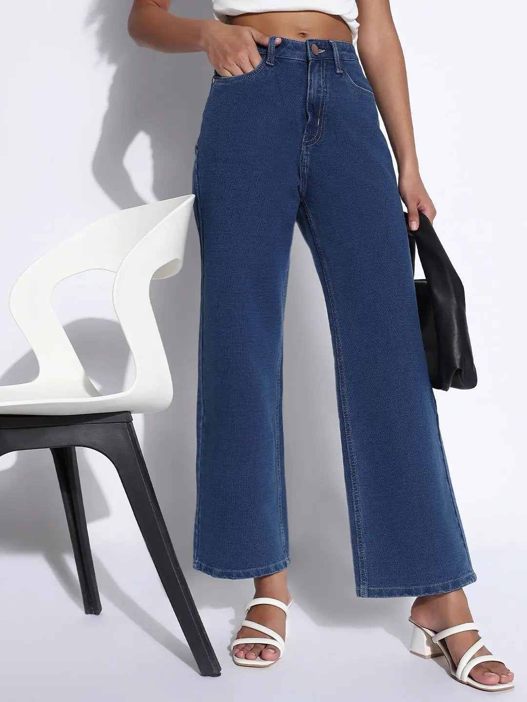 Women's Solid Blue Straight Fit Jeans