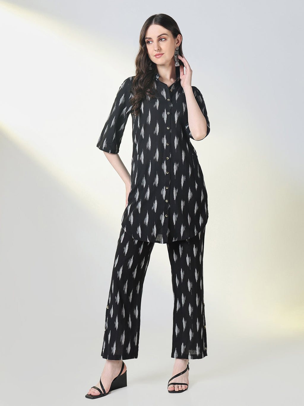 Women's Black Geometric Straight Kurta Set