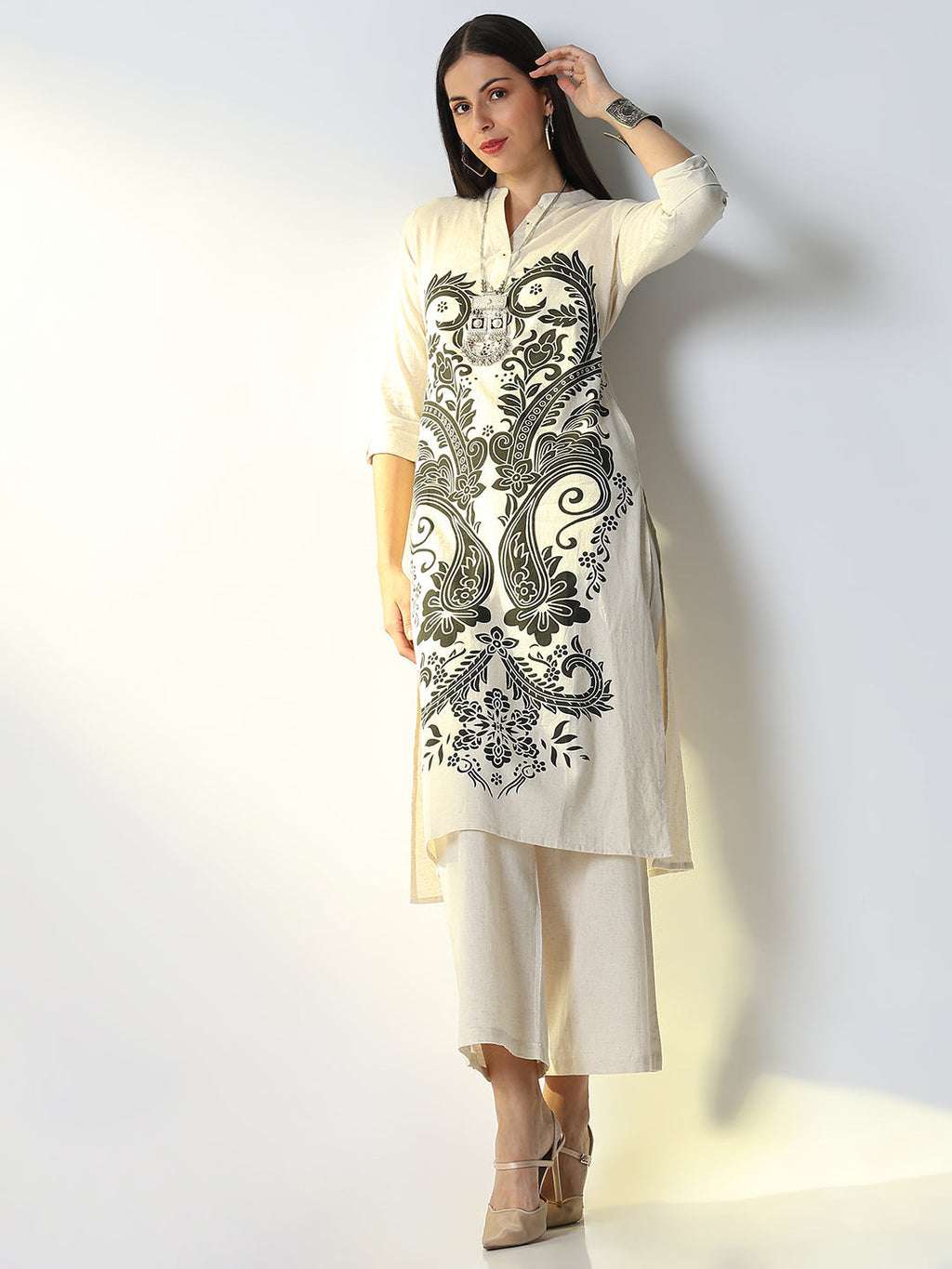 Women's Off White Graphic Straight Kurta Set
