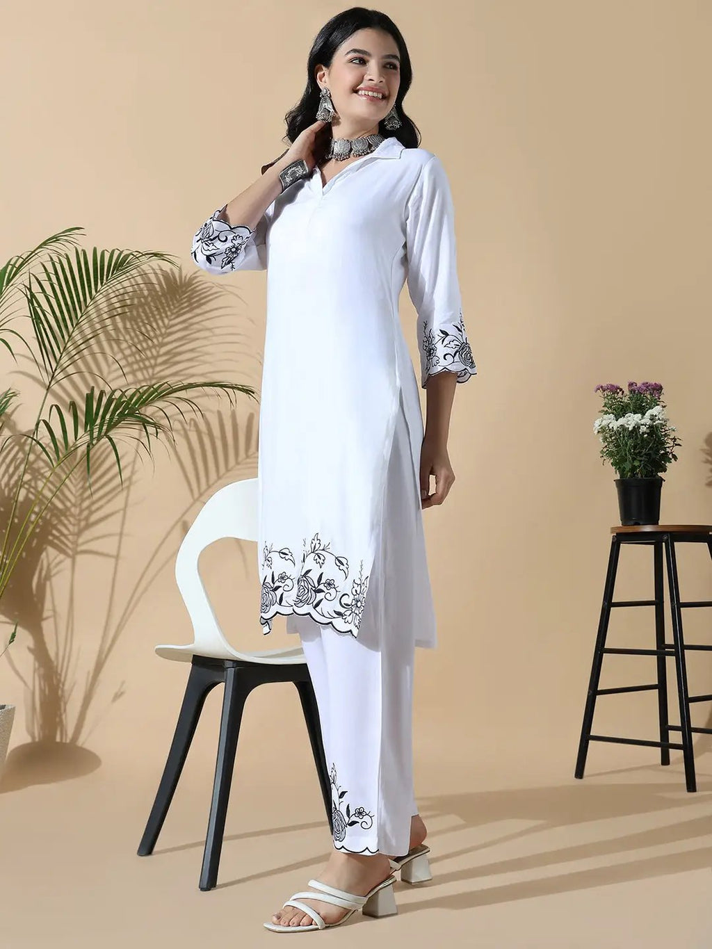 Women's Solid Straight Thread Work White Kurta Set