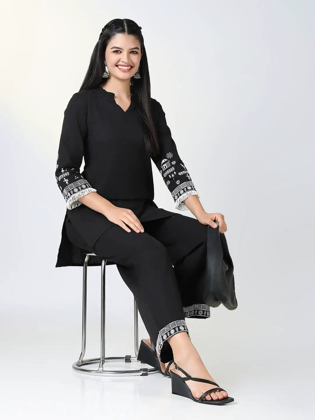 Women's Black & White Embroidered Kurta Set