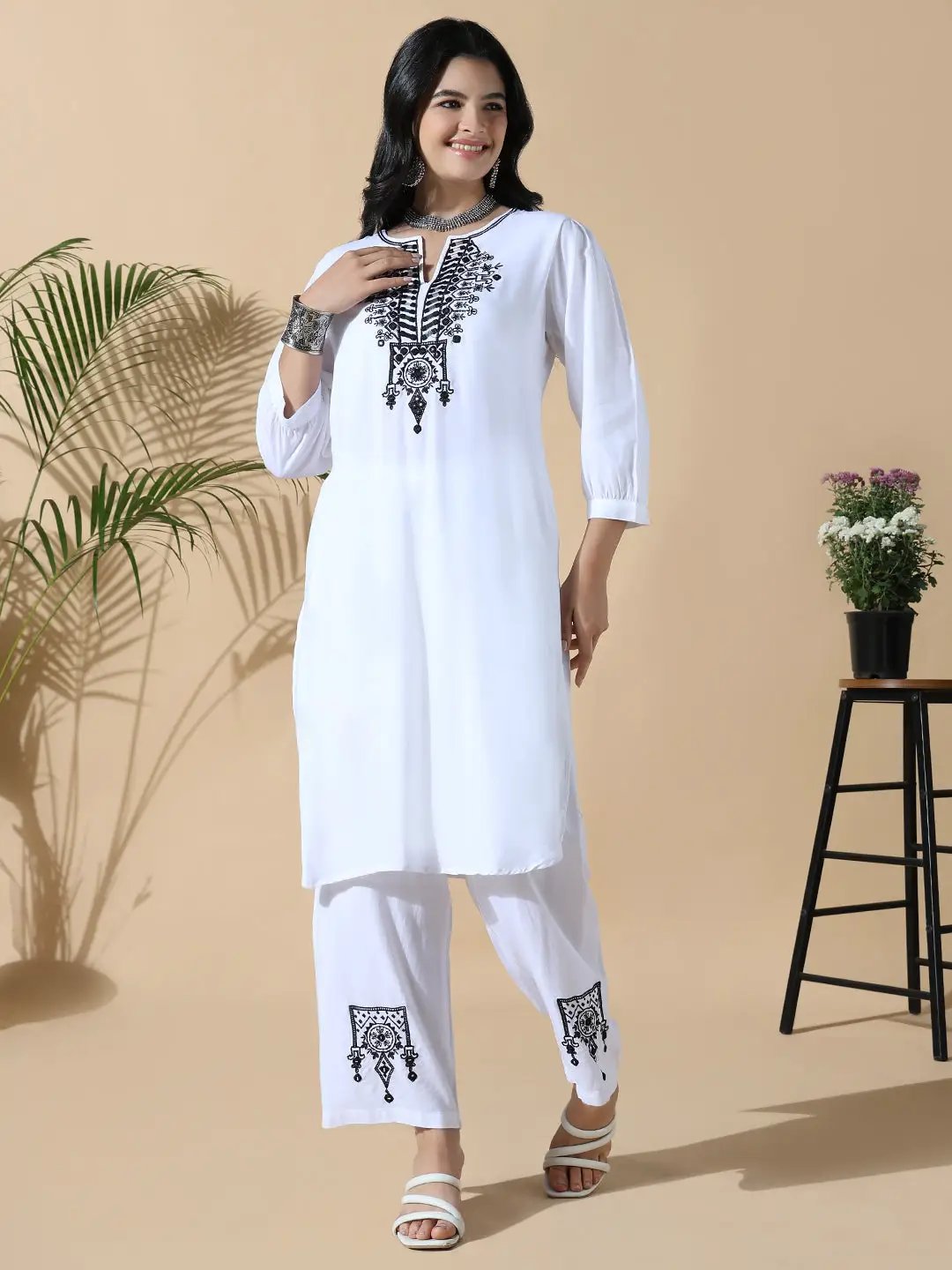 Women's Solid Straight Thread Work White Kurta Set