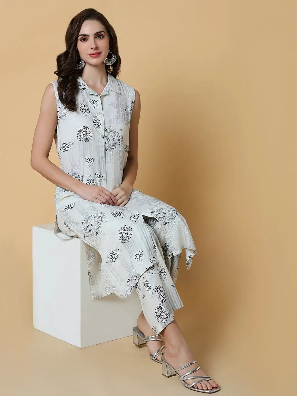 Women's Graphic Off White Ethnic Straight Kurta Set