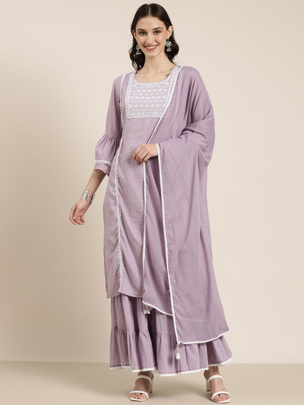 Women's Lavender Ethnic Motifs Yoke Design Thread Work Kurta Set With Dupatta