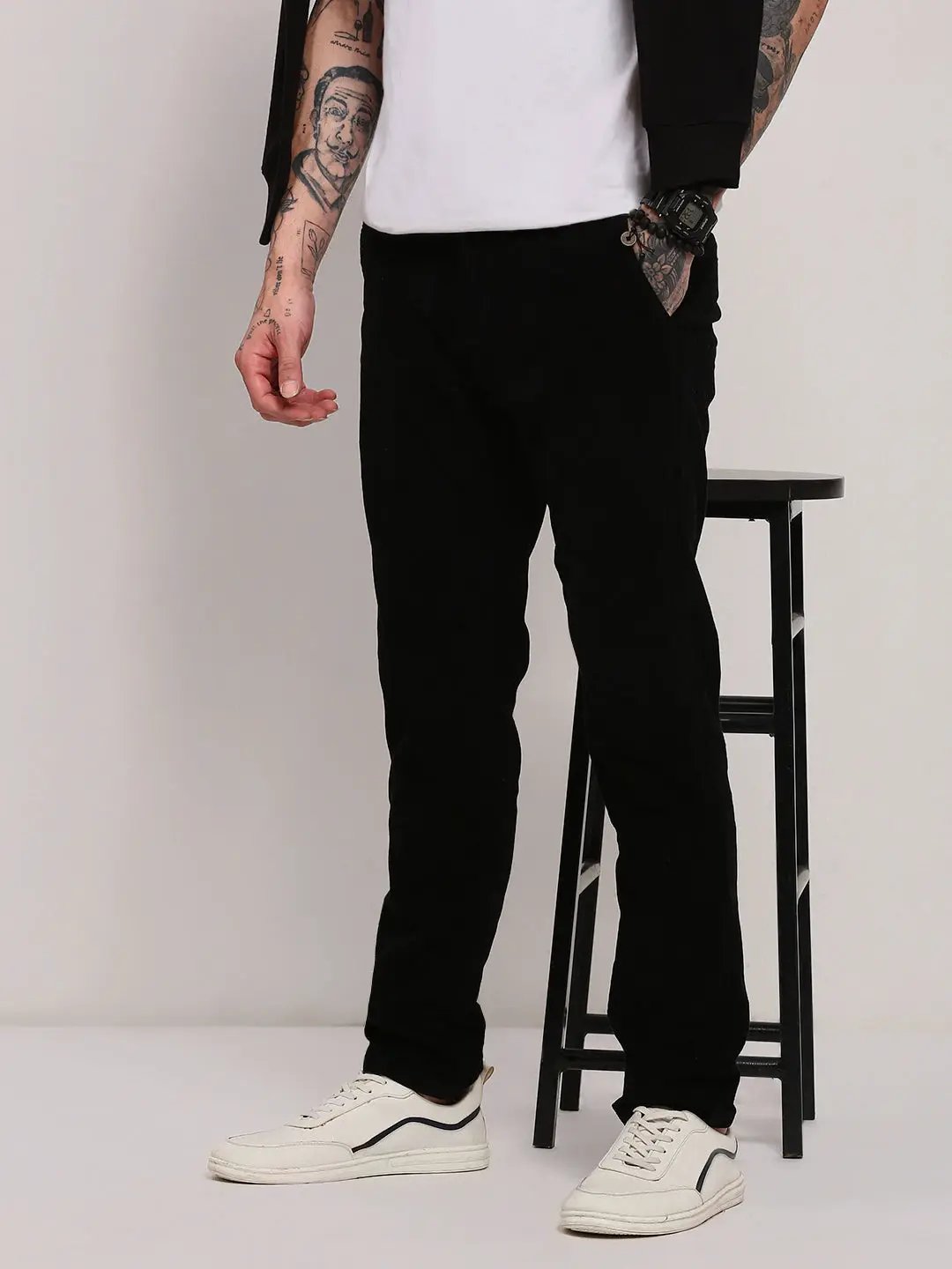 Men's Black Solid Slim Fit Low-Rise Cotton Trousers