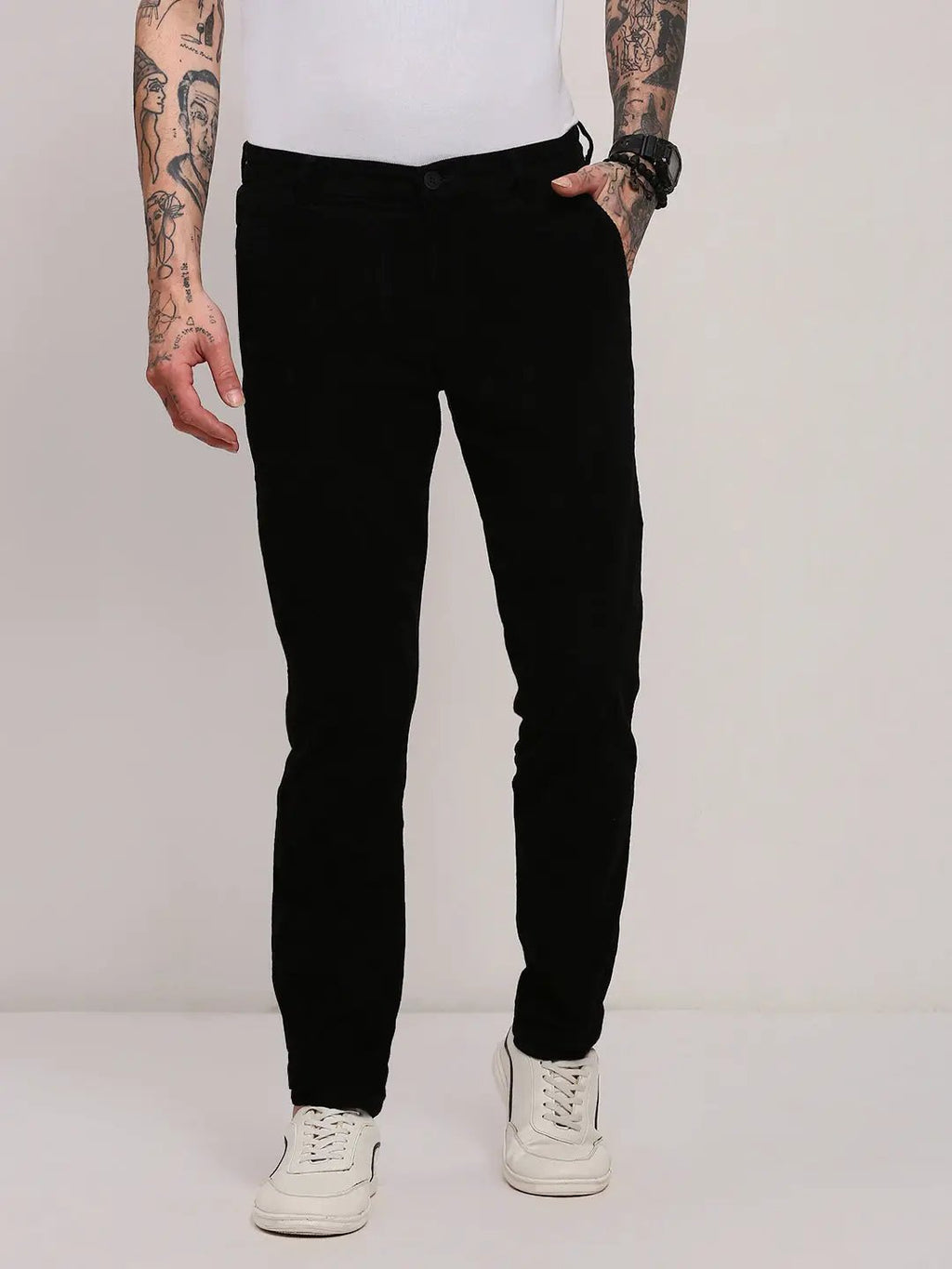 Men's Black Solid Slim Fit Low-Rise Cotton Trousers