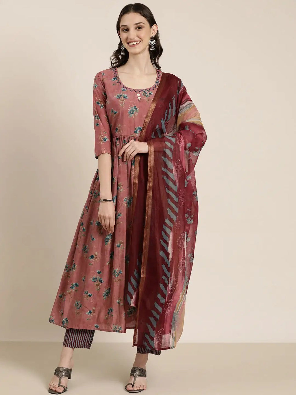 Women's Mauve Floral Printed Regular Thread Work Kurta Set With Dupatta