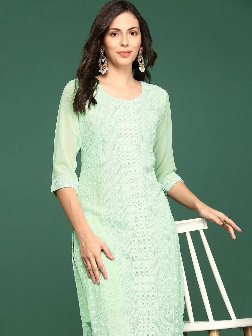 Women's Sea Green Embroidered Thread Work Straight Kurta