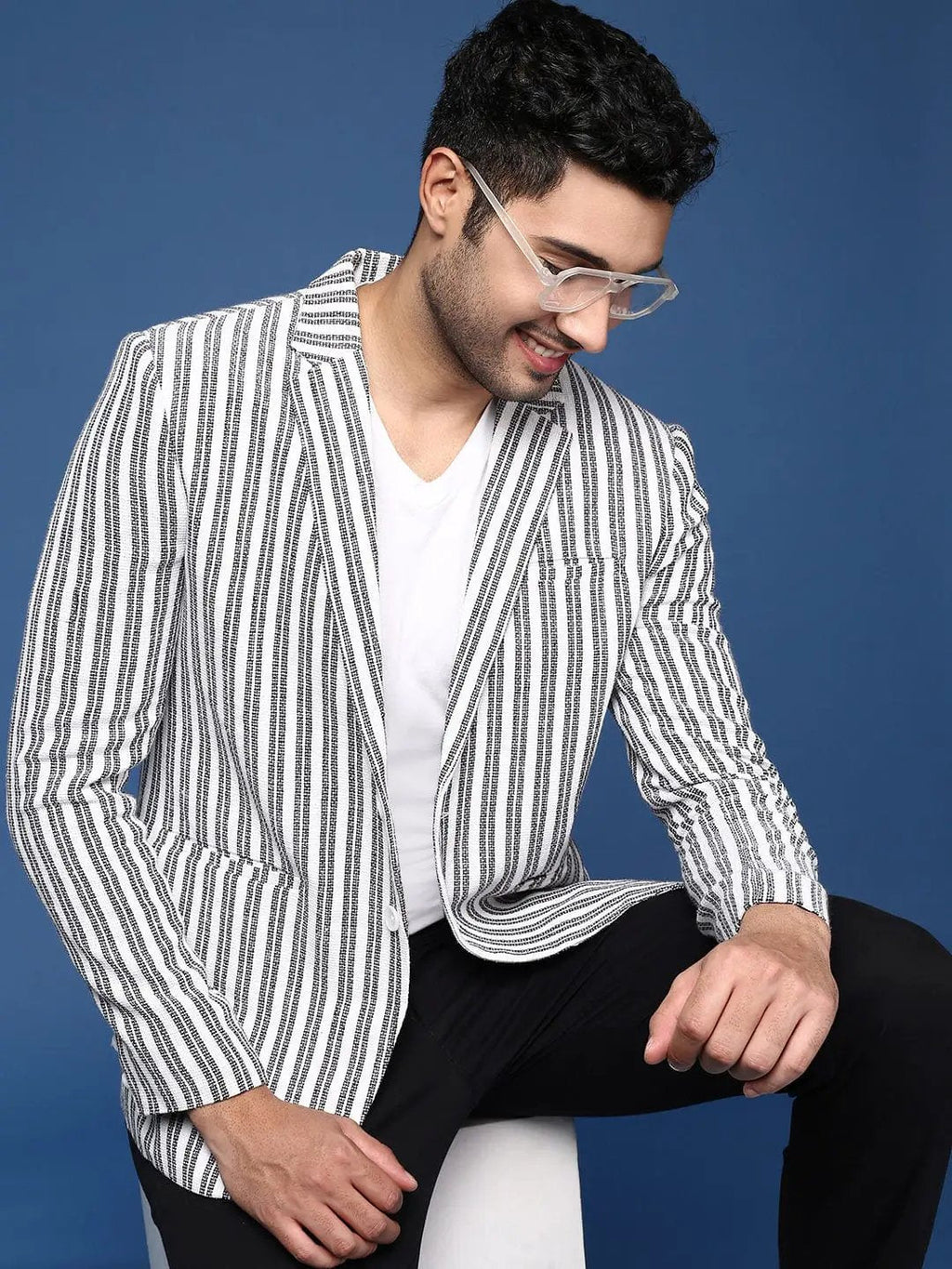 Men's White Striped Notched Lapel Collar Slim-Fit Single-Breasted Blazer